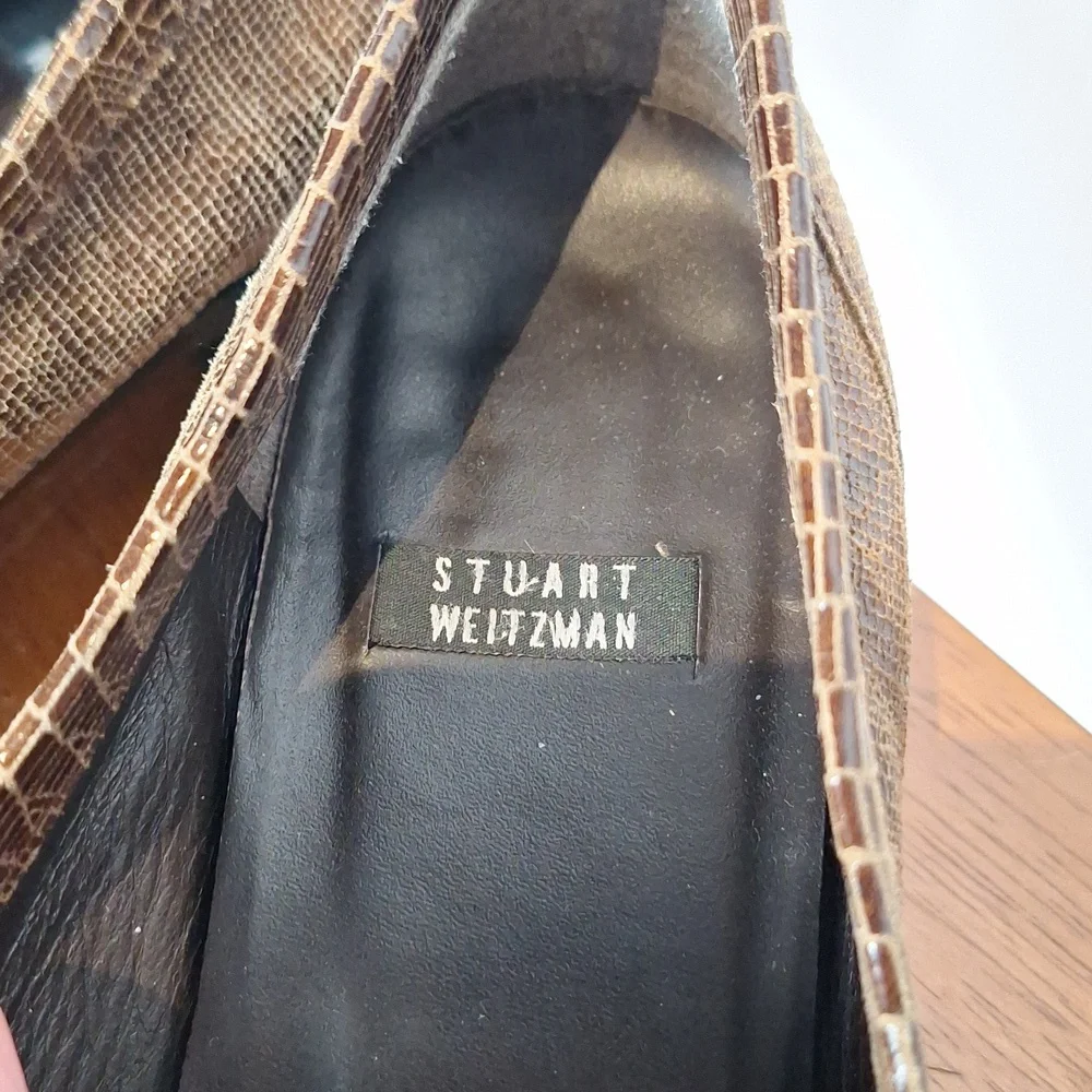Stuart Weitzman brown faux alligator loafers with tassels size 6.5AA